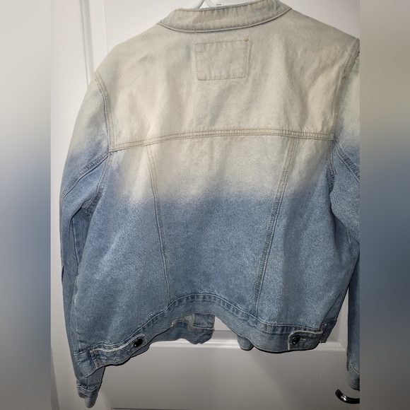 Ladies XXL Jean jacket - Picture 3 of 3